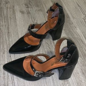 L’intervalle Patent Leather Buckle Heels